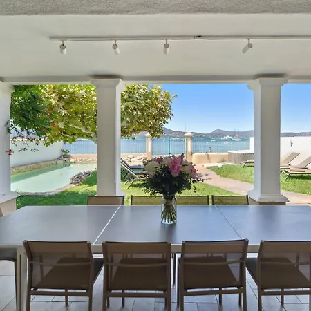 Villa La Desirade - Les Pieds Dans L'eau - La Bouillabaisse - St Tropez - 14 Personnes *