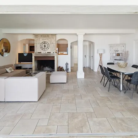 La Desirade - Les Pieds Dans L'eau - La Bouillabaisse - St Tropez - 14 Personnes Villa Saint-Tropez