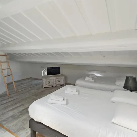 Villa La Desirade - Les Pieds Dans L'eau - La Bouillabaisse - St Tropez - 14 Personnes